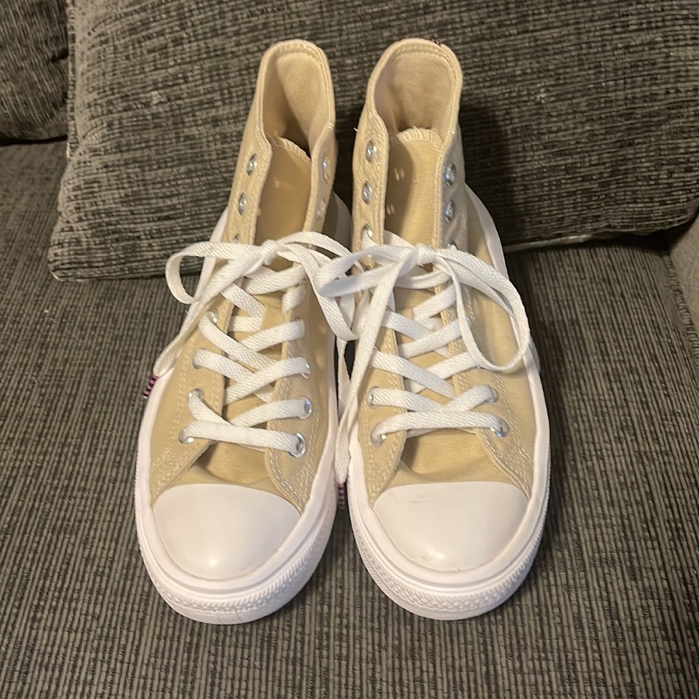 Converse - Picture 2 of 4